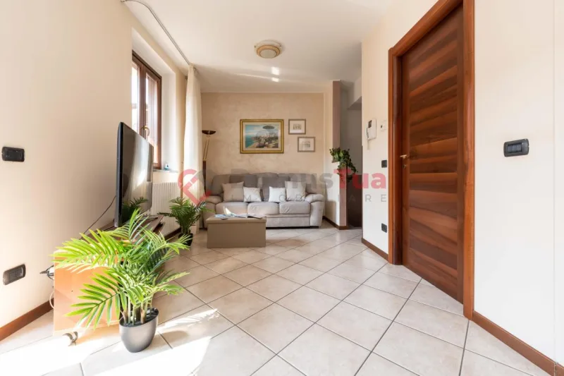 TRILOCALE SEMINDIPENDENTE CON AREA ESTERNA DI PROPRIETÀ! — foto 5