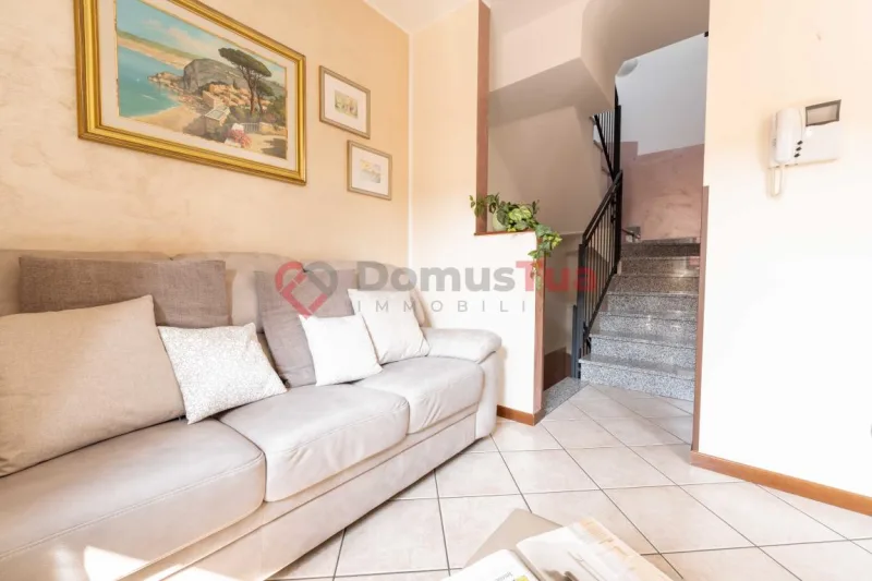 TRILOCALE SEMINDIPENDENTE CON AREA ESTERNA DI PROPRIETÀ! — foto 7