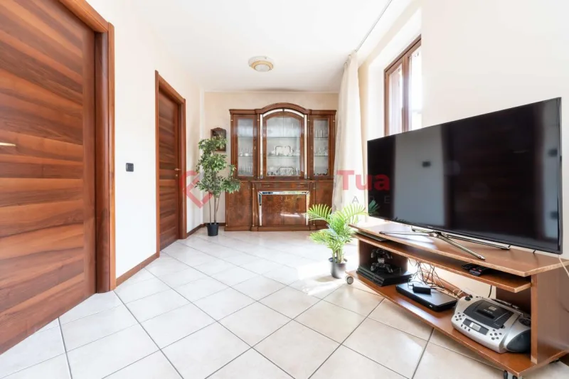 TRILOCALE SEMINDIPENDENTE CON AREA ESTERNA DI PROPRIETÀ! — foto 8