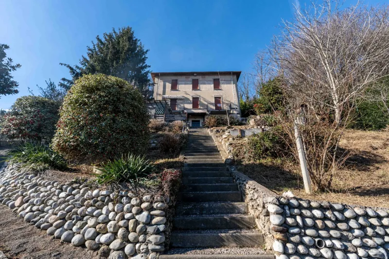 Villa plurifamiliare con ampio giardino — foto 14