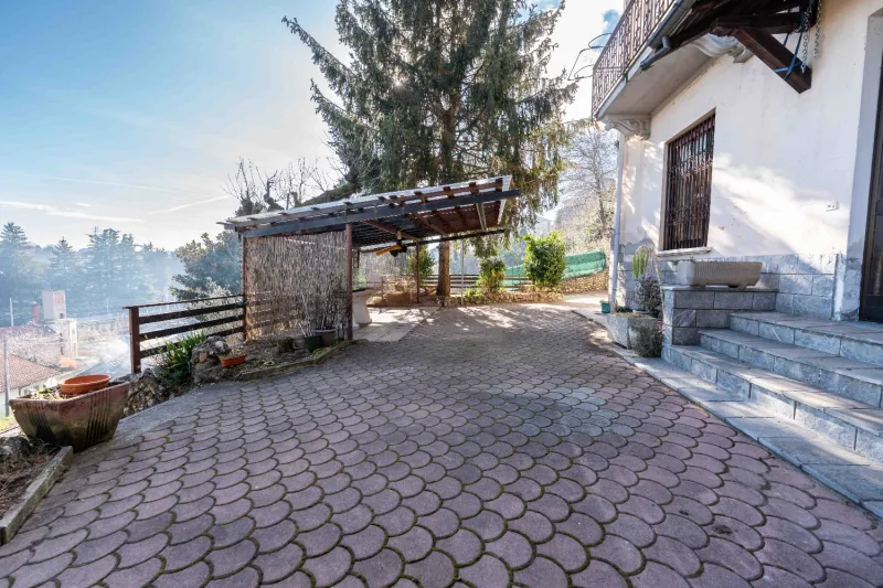 Villa plurifamiliare con ampio giardino — foto 23