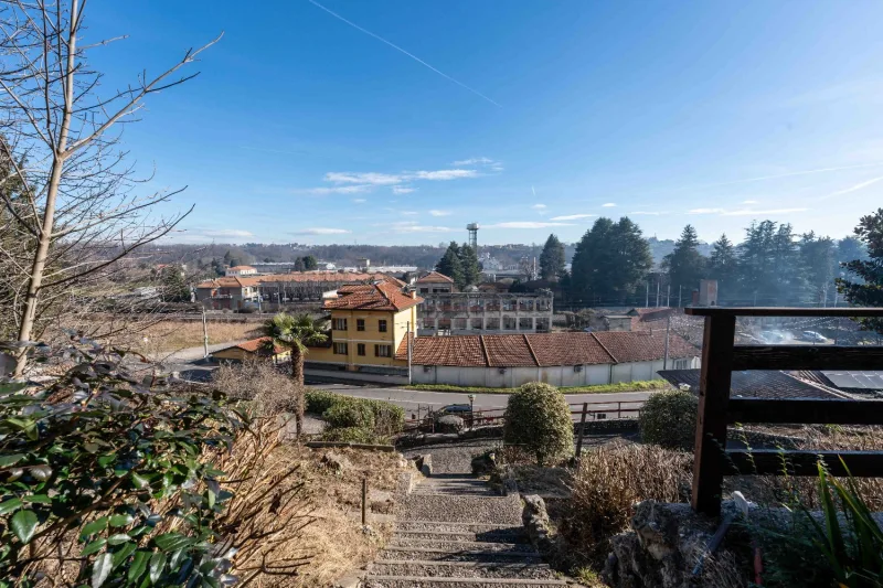 Villa plurifamiliare con ampio giardino — foto 24