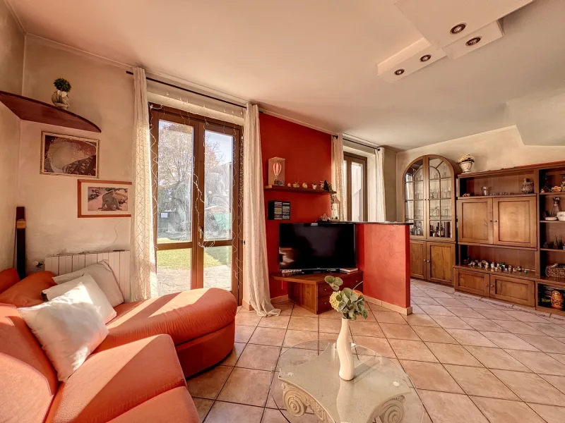 VILLETTA A SCHIERA CON 3 CAMERE - GIARDINO DI 140 MQ — foto 3