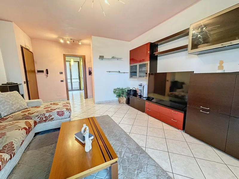 TRILOCALE ARREDATO CON DOPPIO BALCONE — foto 2