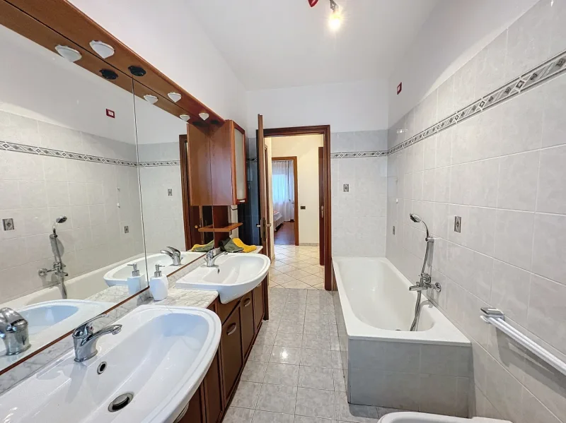 TRILOCALE ARREDATO CON DOPPIO BALCONE — foto 18