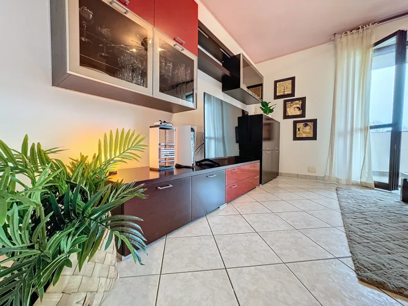 TRILOCALE ARREDATO CON DOPPIO BALCONE — foto 5