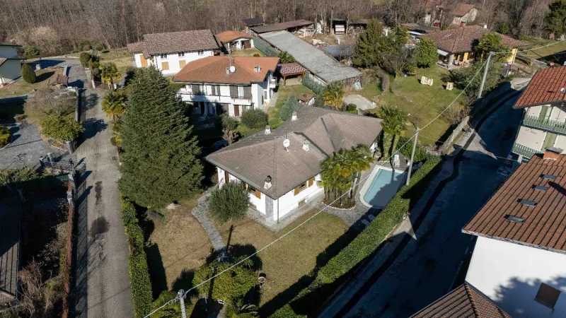 L'Eleganza sul Lago: Una Villa da Sogno a Monvalle — foto 18