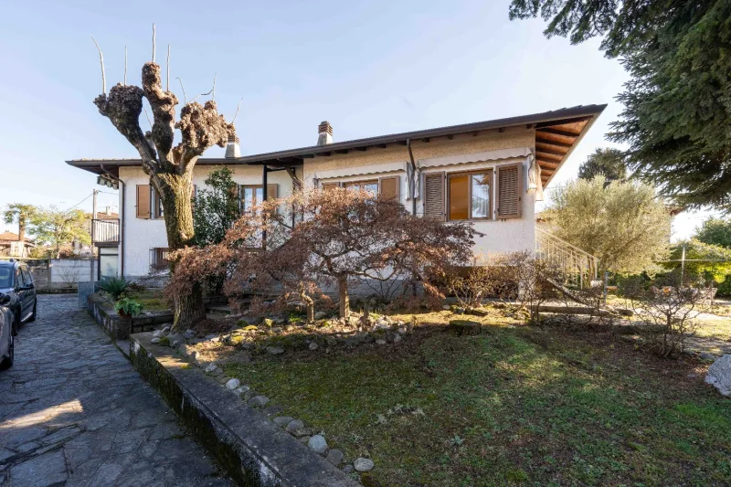 L'Eleganza sul Lago: Una Villa da Sogno a Monvalle — foto 22
