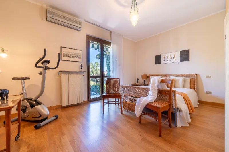 L'Eleganza sul Lago: Una Villa da Sogno a Monvalle — foto 29