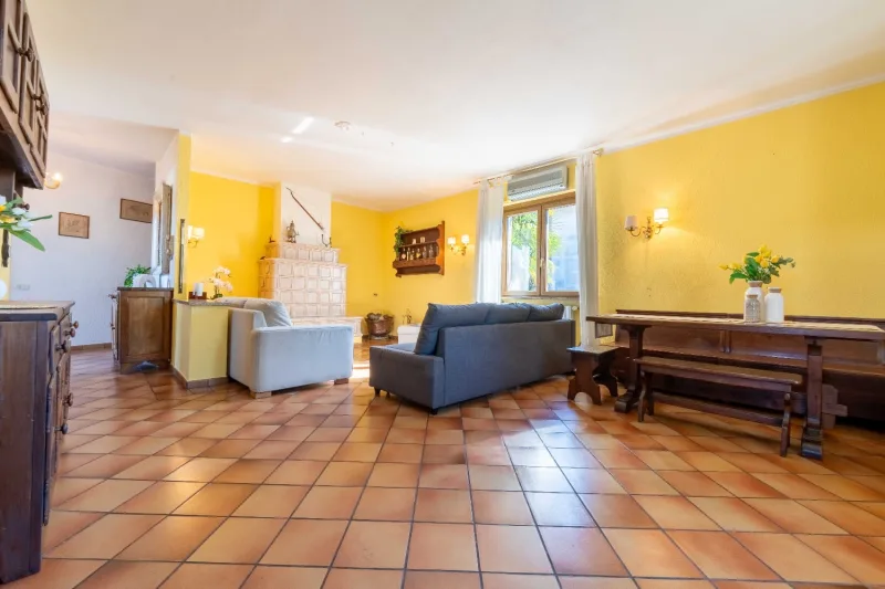 L'Eleganza sul Lago: Una Villa da Sogno a Monvalle — foto 9