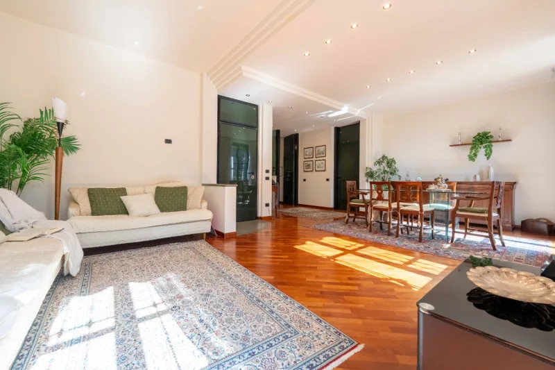 Trilocale arredato con taverna, ampio giardino e box — foto 2
