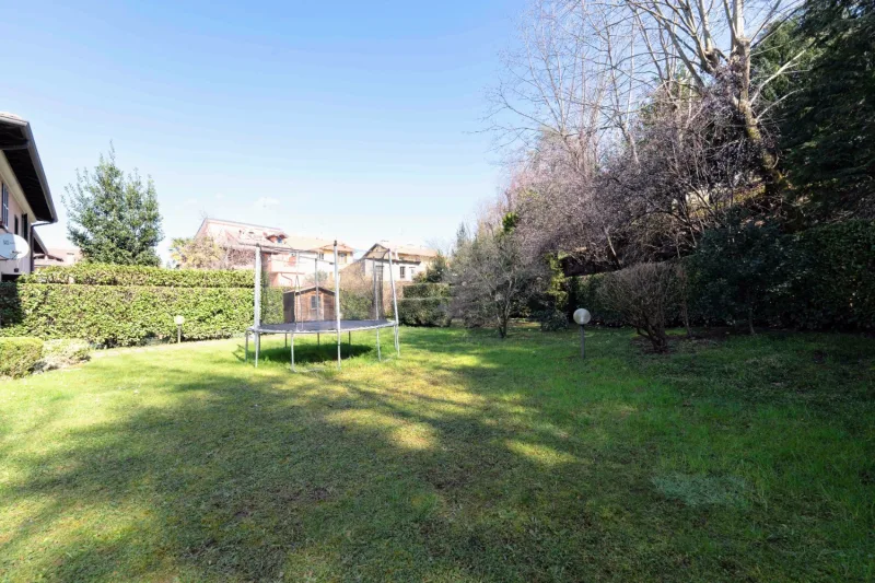 Trilocale arredato con taverna, ampio giardino e box — foto 9