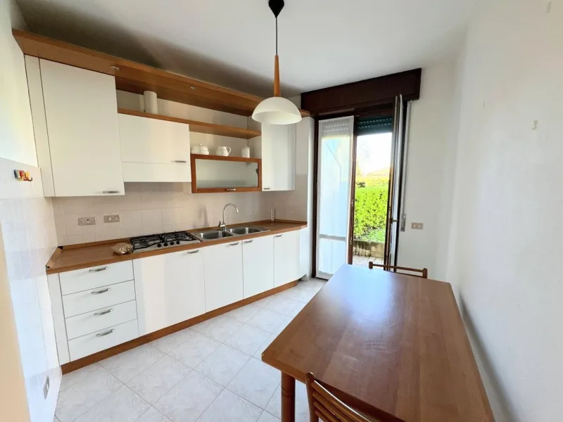 Trilocale con giardino e box doppio — foto 11