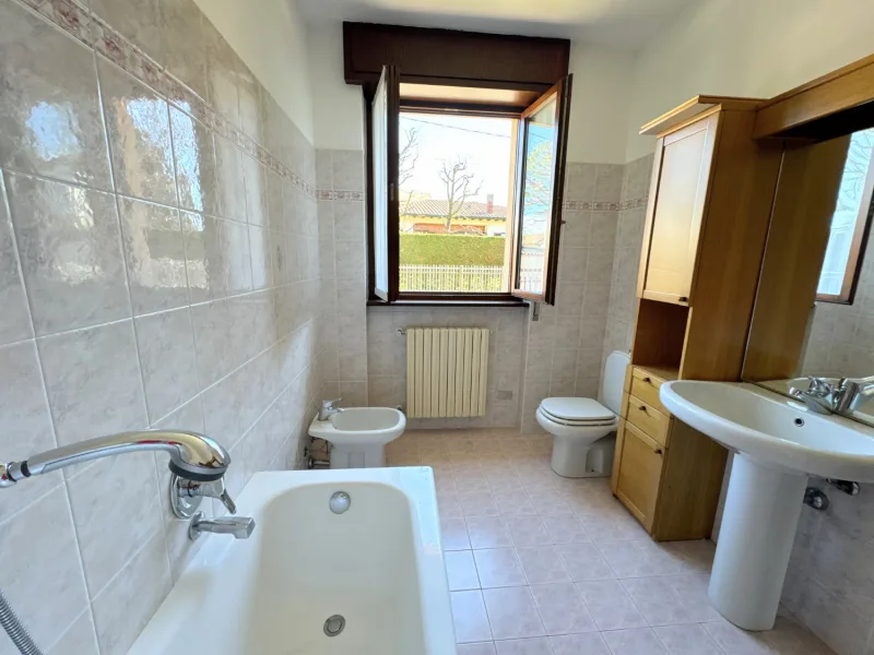 Trilocale con giardino e box doppio — foto 19