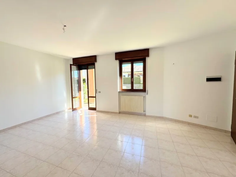 Trilocale con giardino e box doppio — foto 3