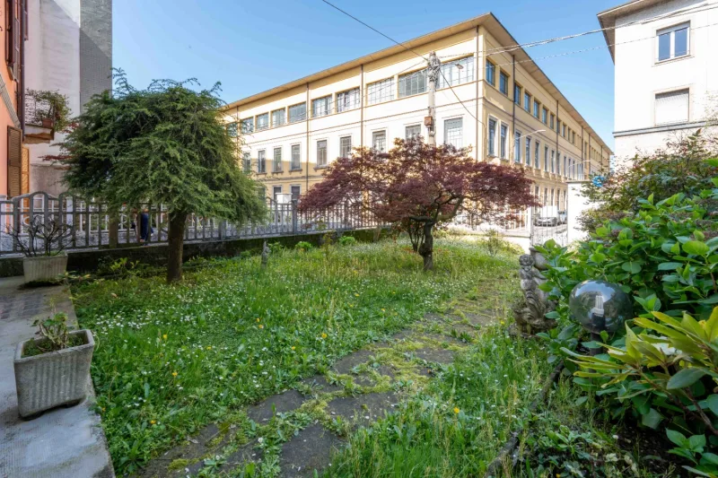 Ampio Bilocale con giardino in centro — foto 11