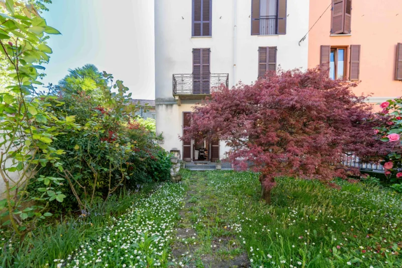 Ampio Bilocale con giardino in centro — foto 3