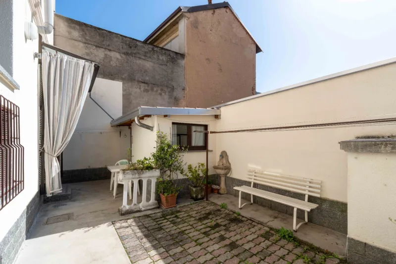 Ampio Bilocale con giardino in centro — foto 21
