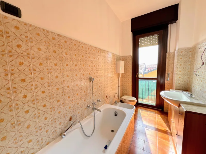Ampio trilocale con terrazzino — foto 16
