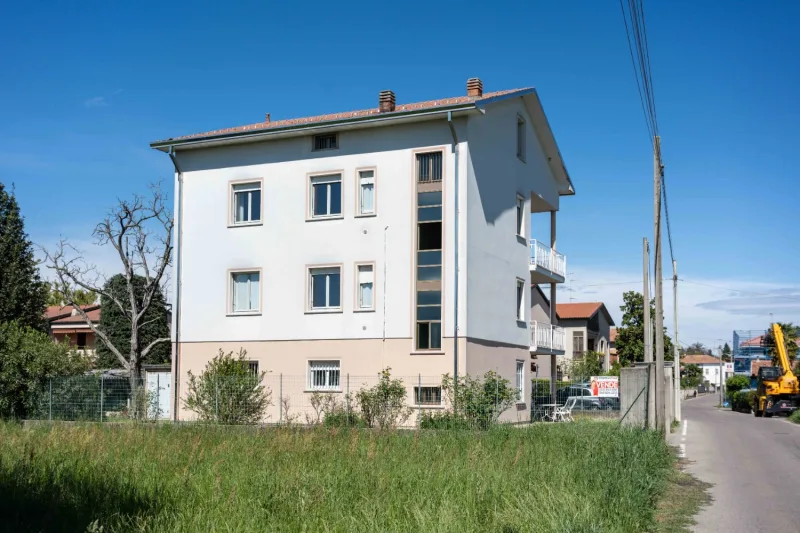 Villa plurifamiliare con box e giardino — foto 2