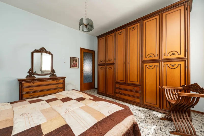 Villa plurifamiliare con box e giardino — foto 13
