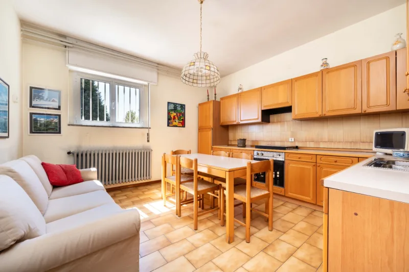 Villa plurifamiliare con box e giardino — foto 6