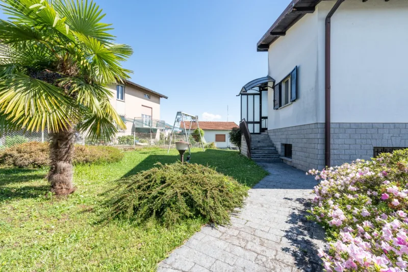 Pratica Villa Singola con Ampio Giardino — foto 23