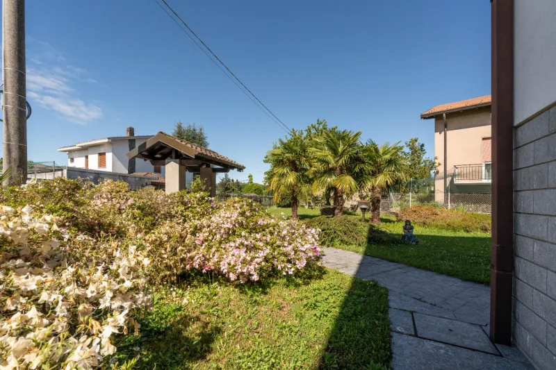 Pratica Villa Singola con Ampio Giardino — foto 25