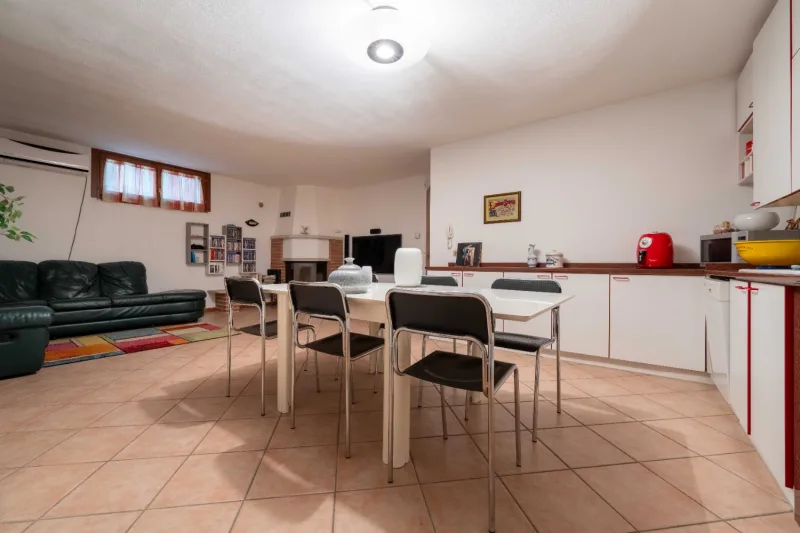 Porzione di Bifamiliare: Spazio, Comfort e Tecnologia — foto 25