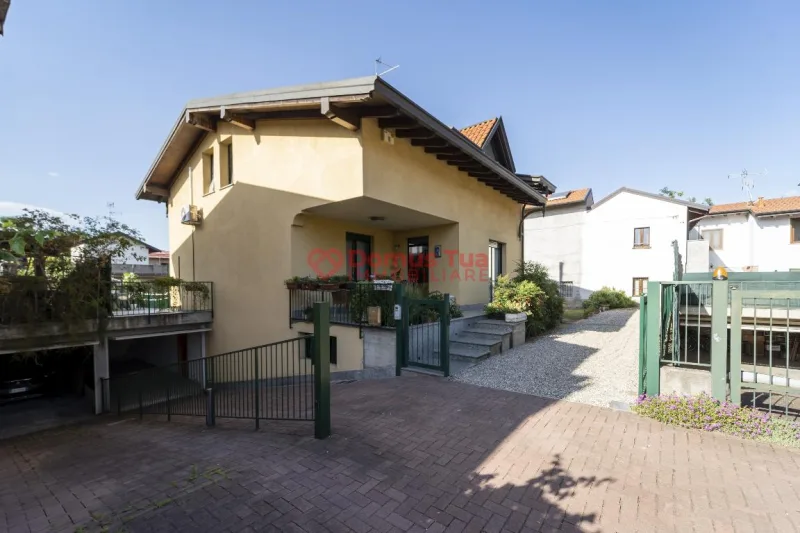 AMPIA VILLA CON GIARDINO E TAVERNA — foto 3