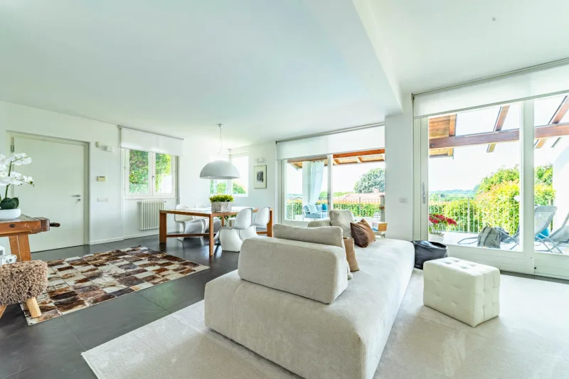 Eleganza e Comfort in una Bifamiliare di Prestigio — foto 3