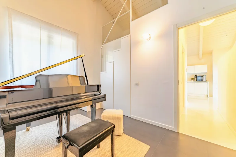 Eleganza e Comfort in una Bifamiliare di Prestigio — foto 24