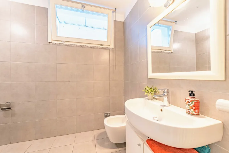 Eleganza e Comfort in una Bifamiliare di Prestigio — foto 30