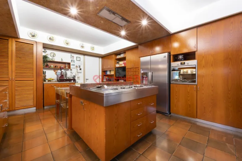 SPLENDIDA VILLA DA VIVERE SUBITO IMMERSA NEL VERDE — foto 11