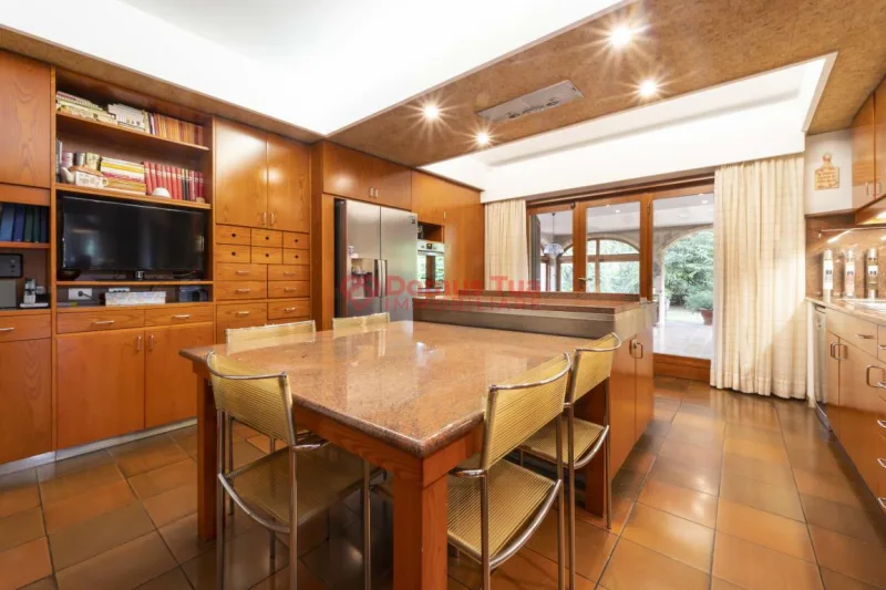 SPLENDIDA VILLA DA VIVERE SUBITO IMMERSA NEL VERDE — foto 12