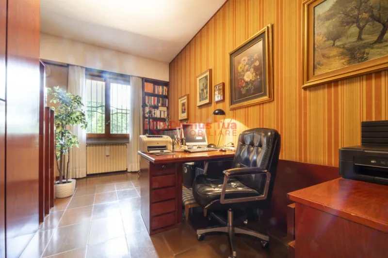 SPLENDIDA VILLA DA VIVERE SUBITO IMMERSA NEL VERDE — foto 23