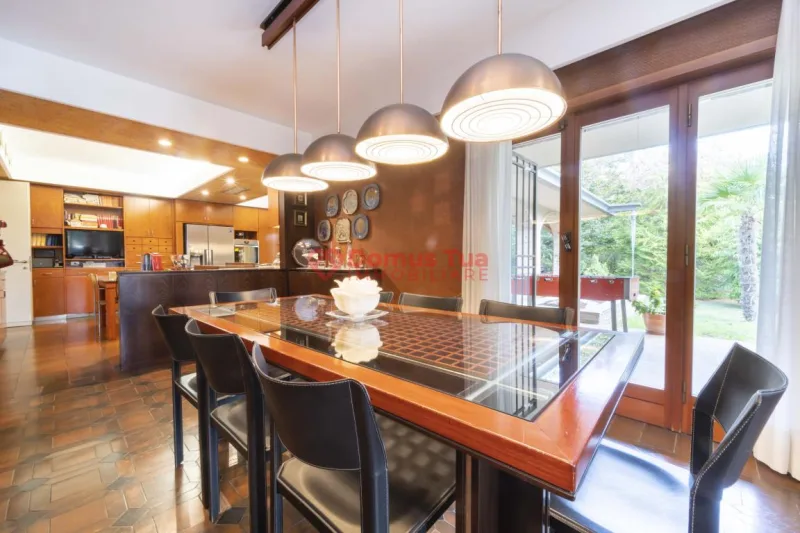 SPLENDIDA VILLA DA VIVERE SUBITO IMMERSA NEL VERDE — foto 8