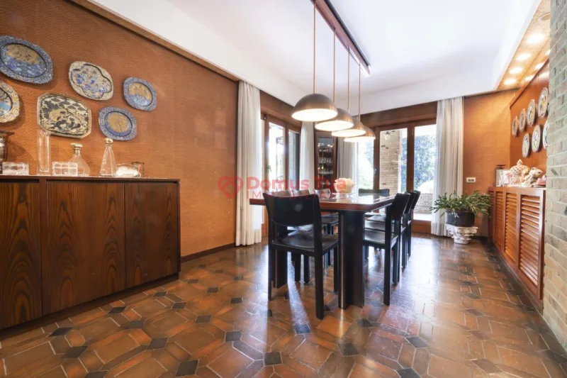 SPLENDIDA VILLA DA VIVERE SUBITO IMMERSA NEL VERDE — foto 9