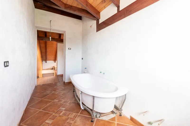 Ampio Bilocale da Personalizzare con box e giardino — foto 12