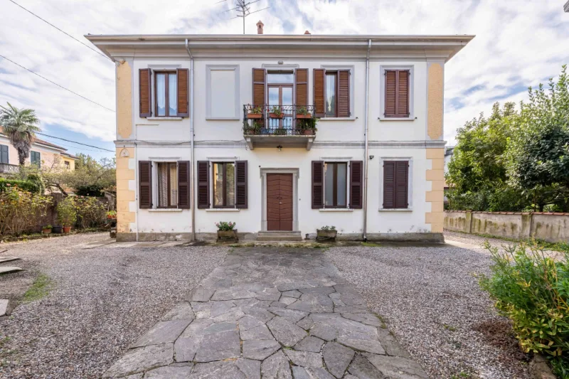 Elegante Appartamento 4L in Villa nel Cuore di Tradate — foto 31