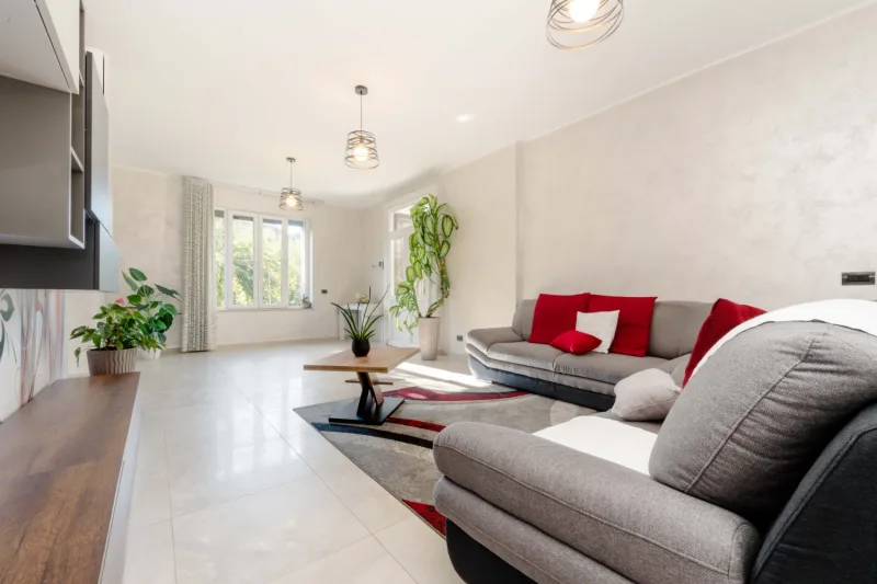 Elegante Appartamento 4L in Villa nel Cuore di Tradate — foto 5