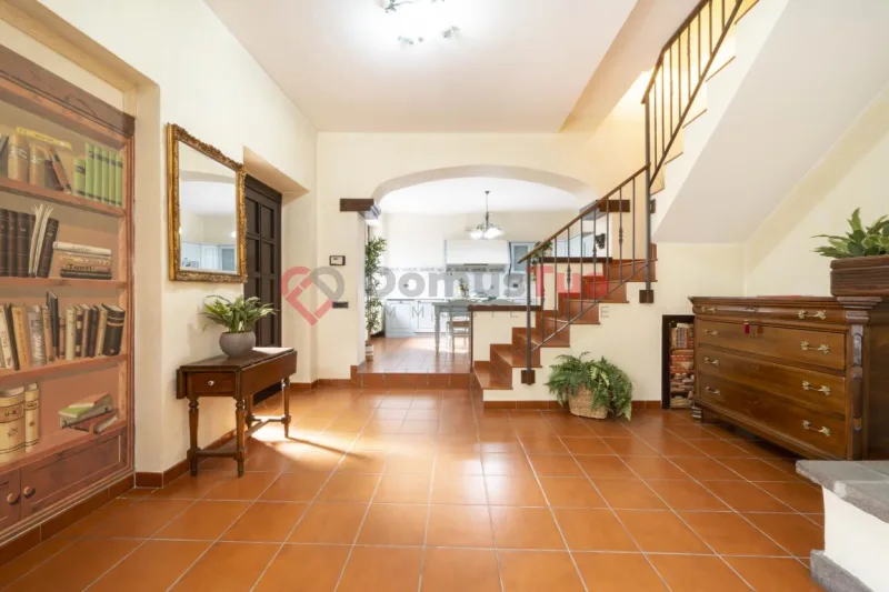 GRAZIOSO TRILOCALE SU DUE LIVELLI SENZA SPESE CONDOMINIALI — foto 2
