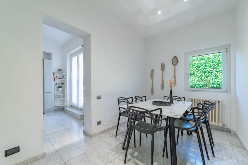 Incanto a Cermenate: Villa con Piscina e Due Dimore — foto 12