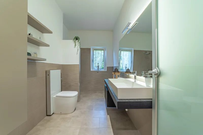 Incanto a Cermenate: Villa con Piscina e Due Dimore — foto 15