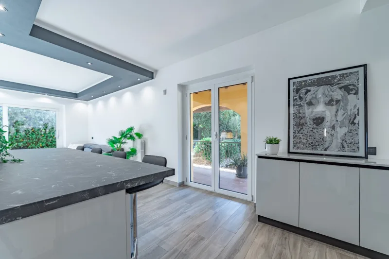 Incanto a Cermenate: Villa con Piscina e Due Dimore — foto 30