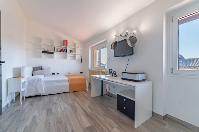 Incanto a Cermenate: Villa con Piscina e Due Dimore — foto 46