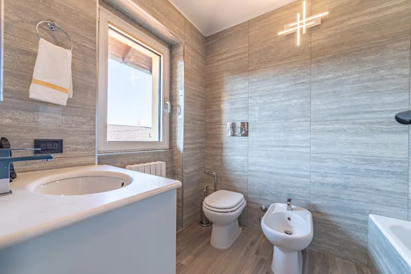 Incanto a Cermenate: Villa con Piscina e Due Dimore — foto 47