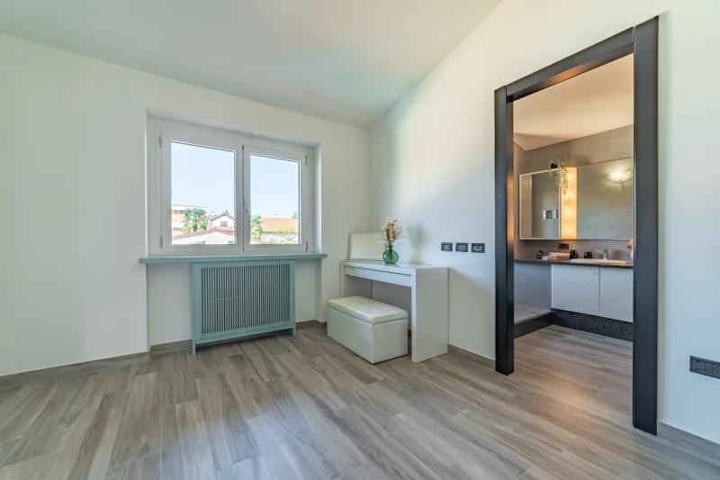 Incanto a Cermenate: Villa con Piscina e Due Dimore — foto 49