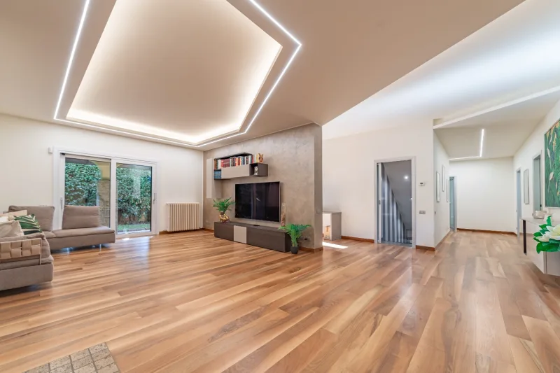Incanto a Cermenate: Villa con Piscina e Due Dimore — foto 7